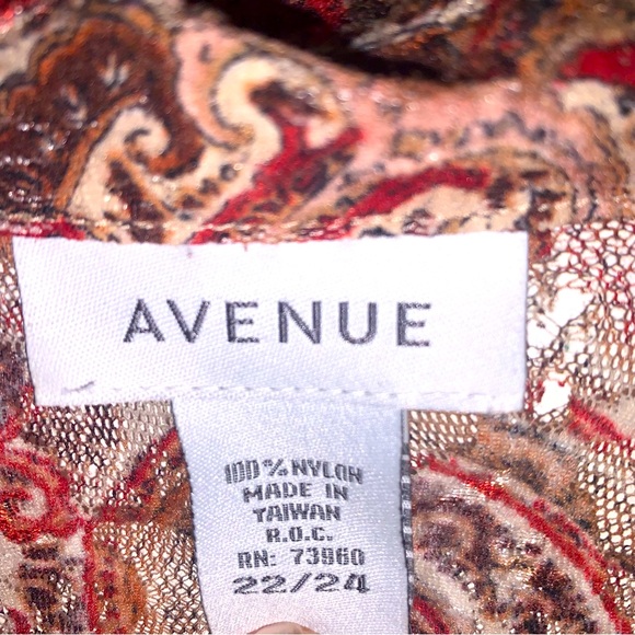 Avenue 22/24 Print Button Down Blouse - Picture 2 of 7